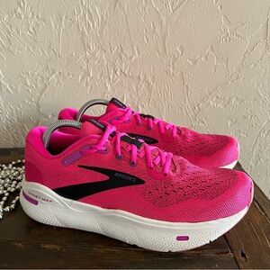 Brooks Ghost Max Pink Glo Running Shoes Women's Size 11